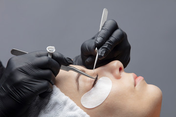 Femme, pose de Faux cils
