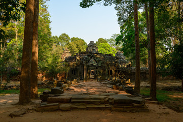 Fototapeta na wymiar L'entrée ouest du temple Ta Som dans le domaine des temples de Angkor, au Cambodge