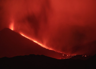 Fototapeta premium Landscape, paesaggio, Etna, vulcano, vulvano etna, monte etna, attività, eruzione, esplosione, colata lavica, sicilia, cielo, stelle, lava, lapilli, neve, spettacolo, natura