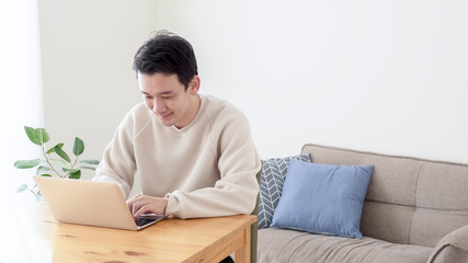 男性　パソコン