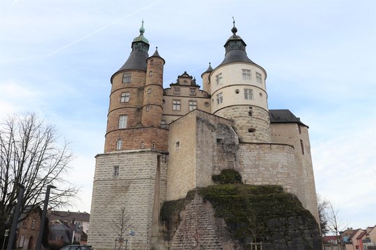 Ch&acirc;teau des ducs de Wurtemberg &agrave; Montb&eacute;liard construit au 13 &egrave;me si&egrave;cle - ville de Montb&eacute;liard - D&eacute;partement du Doubs - R&eacute;gion Franche Comt&eacute; - France - Vue de l'ext&eacute;rieur