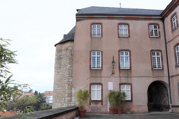 Fototapeta na wymiar Château des ducs de Wurtemberg à Montbéliard construit au 13 ème siècle - ville de Montbéliard - Département du Doubs - Région Franche Comté - France - Vue de l'extérieur