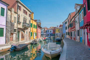 Fototapeta na wymiar Colorful houses in the streets of burano island Venice