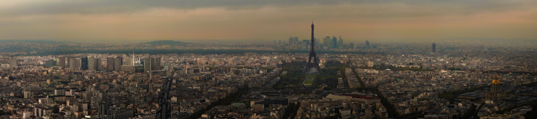 Fototapeta na wymiar Paris panorama taken from the roof of the Montparnasse building