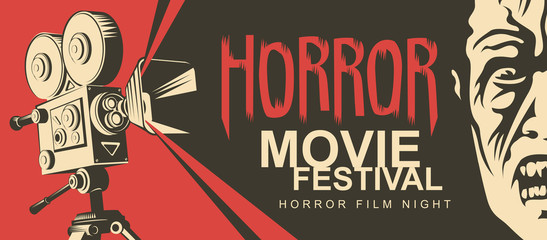 Vektorposter für ein Horrorfilmfestival. Illustration mit altem Filmprojektor und Gesicht eines gruseligen Zombies. Nacht des Horrorfilms. Gruseliges Kino. Kann für Tickets, Flyer, Banner, Webdesign verwendet werden © paseven