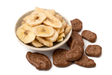 Bananenchips mit und ohne Schokolade