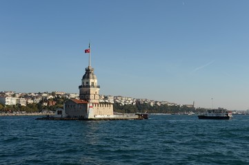 Fototapeta premium Maiden Tower in the middle of the Bosphorus Strait in Istanbul