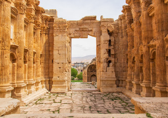 Obraz premium Baalbek, Lebanon - place of two of the largest and grandest Roman temple ruins, the Unesco World Heritage Site of Baalbek is a main attractions of Lebanon. Here in particular the Temple of Bacchus
