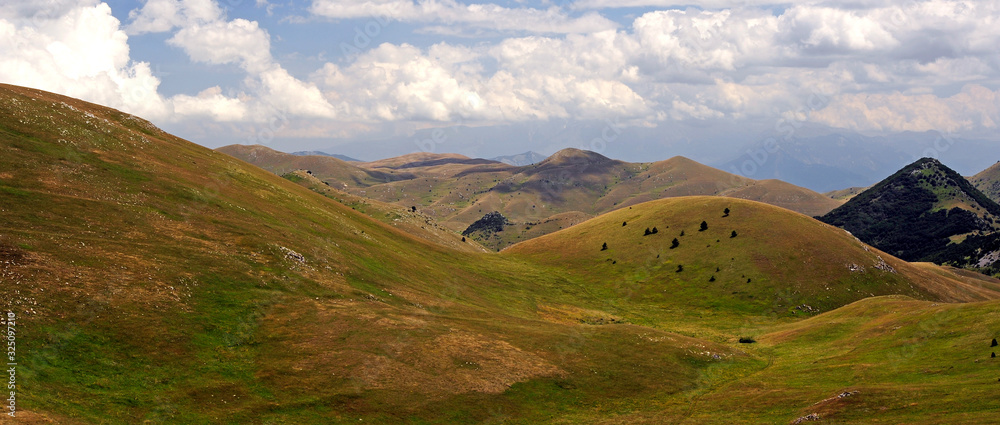 Wall mural Landscape in Abruzzo, Italy - Berglandschaft in den Abruzzen, Italien