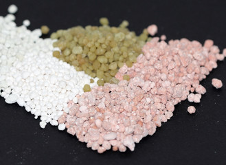 Colorful composite mineral fertilizers granules