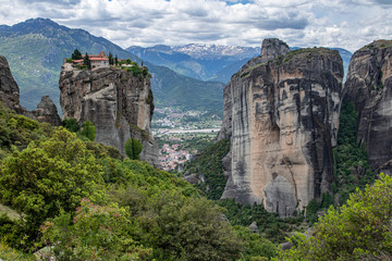 Fototapeta na wymiar Meteora is a rock formation in central Greece hosting one of the largest and most precipitously built complexes of Eastern Orthodox monasteries, second in importance only to Mount Athos.