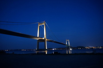 Brücke bei Nacht