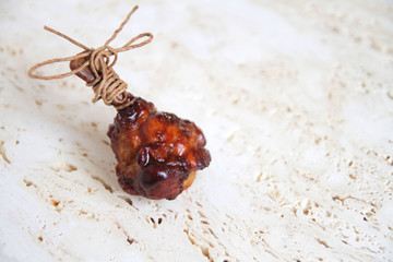  fried chicken wings on a marble surface, with spices and herbs.