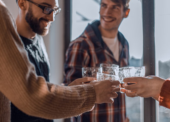 background image of a glass of juice in the hands of the young couple