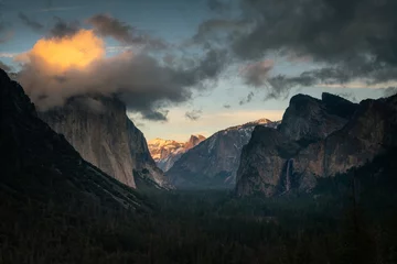 Muurstickers Yosemite Valley from epic Tunnel View in Wawona Road in California, United States. © Jorge Argazkiak