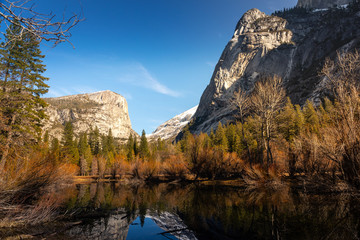 Fototapeta premium Look at the Half Dome in Yosemite National Park, California, United States.