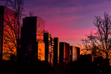 edificios al atardecer en santiago de chile