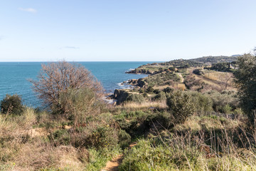 Fototapeta na wymiar Sentier littoral entre le Racou et Collioure