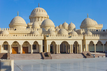 Fototapeta na wymiar El Mina Masjid Mosque in Hurghada,