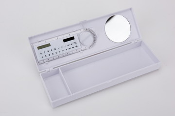 The intelligent stationery box has the function of ruler and goniometer.