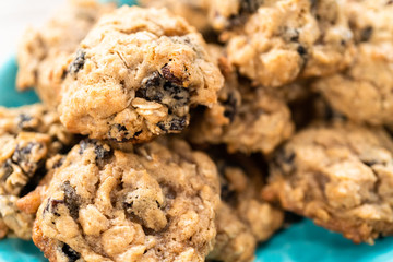 Chewy oatmeal raisin cookies