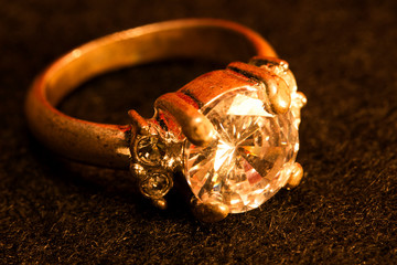 Anillo de Diamante con piedras preciosas