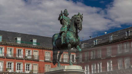 Fototapeta na wymiar Statue of Philip III timelapse hyperlapse at Mayor plaza in Madrid in a beautiful summer day, Spain