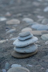 Fototapeta na wymiar pyramid of stones by the sea at dawn. balanced zen stones. 