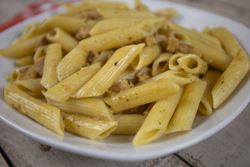 pâtes pennes au porc et à la crème fraîche
