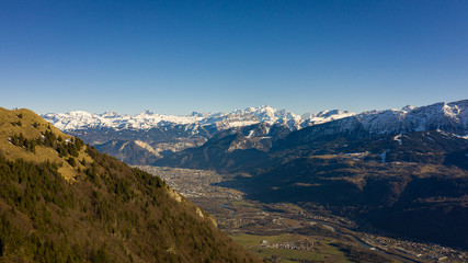 Vue sur le Massif du Mon-Blanc depuis le petit Môle