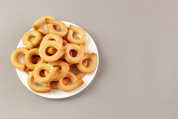 Sweet round crisps lined with flour and sugar on a gray background with space for text