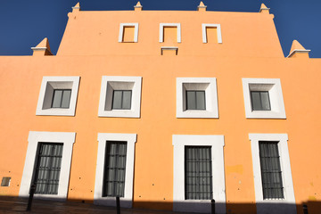 Fototapeta na wymiar Façade orange au Mexique