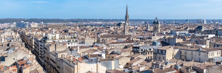 Fototapeta na wymiar Bordeaux in France, aerial view of the Saint-Michel basilica and the Grosse Cloche in the center
