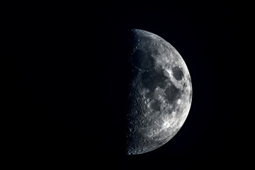 Lune en gros plan, photo ne noir et blanc
