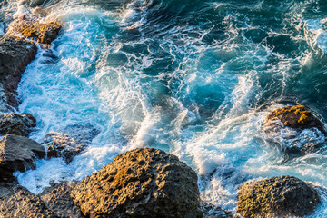 Obraz premium High wave view in stormy sea