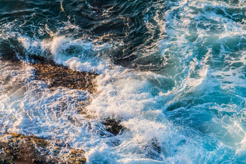 Obraz premium High wave view in stormy sea