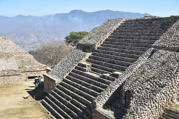Pyramide zapotèque de Monte Alban, Mexique - obrazy, fototapety, plakaty