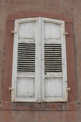 Fenster alt. Fenster historisch. Fensterläden.