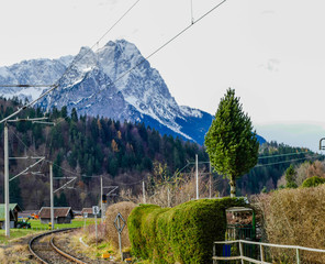 Bahnstrecke in den Alpen