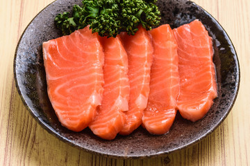 サーモンの刺し身