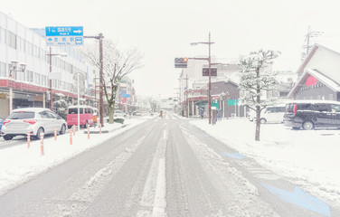 滋賀県彦根市の彦根駅前通りの雪景色です
