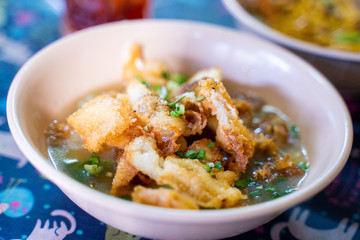 fried crispy noodle with pork in gravy