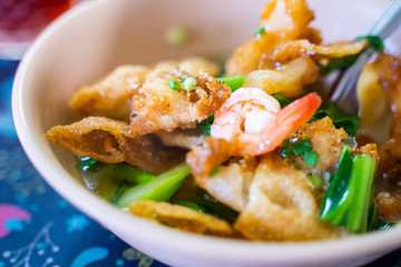 fried crispy noodle with pork in gravy