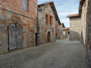 Fototapeta na wymiar Ricetto di Candelo, brick buildings along the cobbled streets of the fortified medieval village. Piedmont - Italy