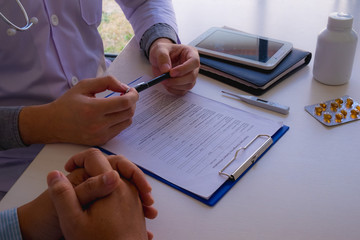 Doctor consultation Listen to the diagnosis of illness and discomfort. Guidelines for healthy health.