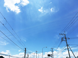 青空と電線、電柱