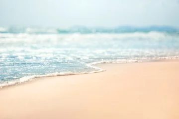 Poster Im Rahmen Nahaufnahme weiche Welle des Meeres am Sandstrand © oatawa