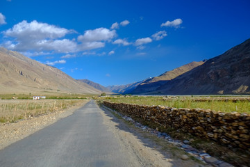 インドのラダック地方から陸の孤島と言われるザンスカールまでバイクでツーリングした時の風景　