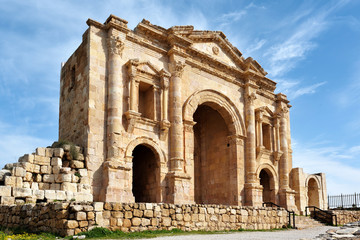 Fototapeta na wymiar Arch of Hadrian, triumphal arch, city Jerash, Jordan