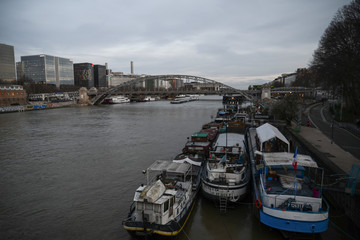 Naklejka premium Some boats in the river near to the austerlitz bridge